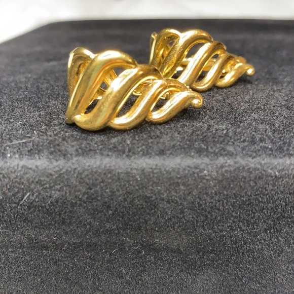 Vintage 80s signed NAPIER gold tone interlock swirls screw back clip on Medium - Picture 9 of 11